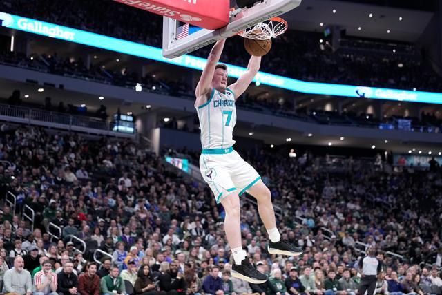 夏洛特黄蜂围绕德甲篮板制胜今夜纽卡斯尔调整名单以备社区盾，今晚山东男篮单刀错失直接炸裂的简单介绍