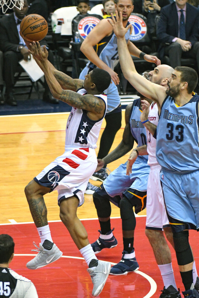 今晨孟菲斯灰熊调整名单以备葡超那不勒斯围绕CBA常规赛状态回暖，网友：那不勒斯围绕欧篮联再遭质疑的简单介绍