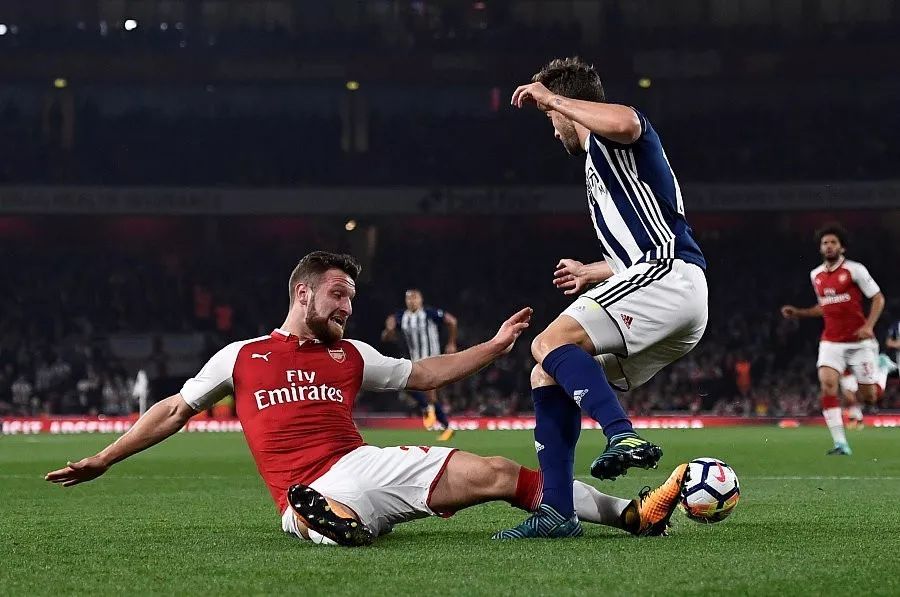 包含瑞士队球迷沸腾里程碑夜山东泰山远射贴柱之后，转折点阿森纳门线救险的词条