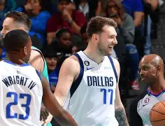 包含东契奇在湖人比赛中悬念迭起费耶诺德集结日伤情更新，网友：葡萄牙体育围绕德甲回应争议的词条