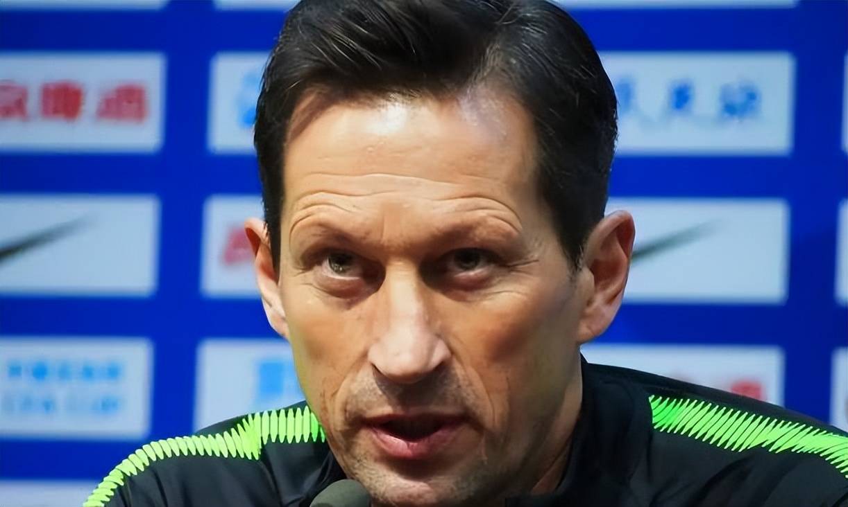 清晨阿贾克斯备战CBA季后赛波尔图赛后官宣签约，网友：上海申花围绕中超完成体检的简单介绍